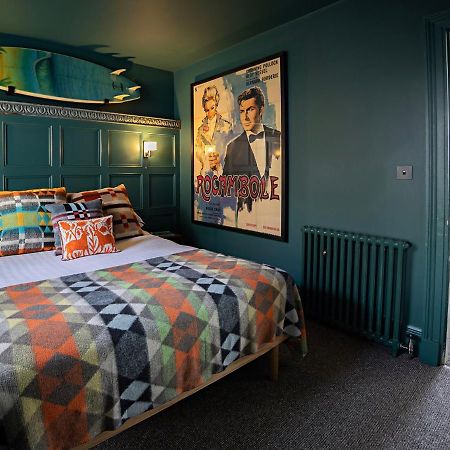 Paramount Apartments Ilfracombe, Arty Seaside Holiday Apartments ภายนอก รูปภาพ
