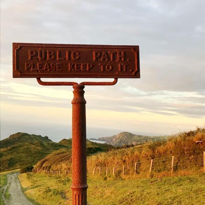 Paramount Apartments Ilfracombe, Arty Seaside Holiday Apartments ภายนอก รูปภาพ