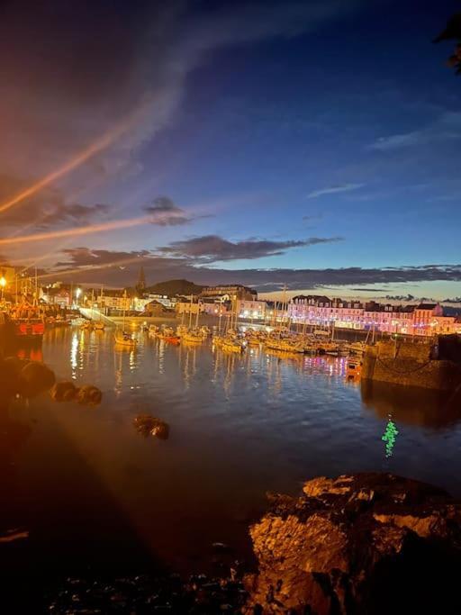 Paramount Apartments Ilfracombe, Arty Seaside Holiday Apartments ภายนอก รูปภาพ