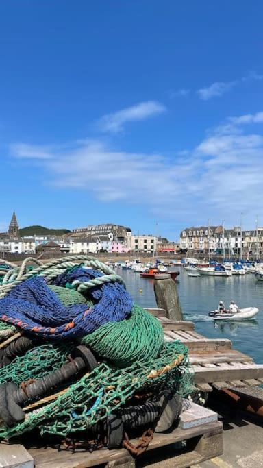 Paramount Apartments Ilfracombe, Arty Seaside Holiday Apartments ภายนอก รูปภาพ