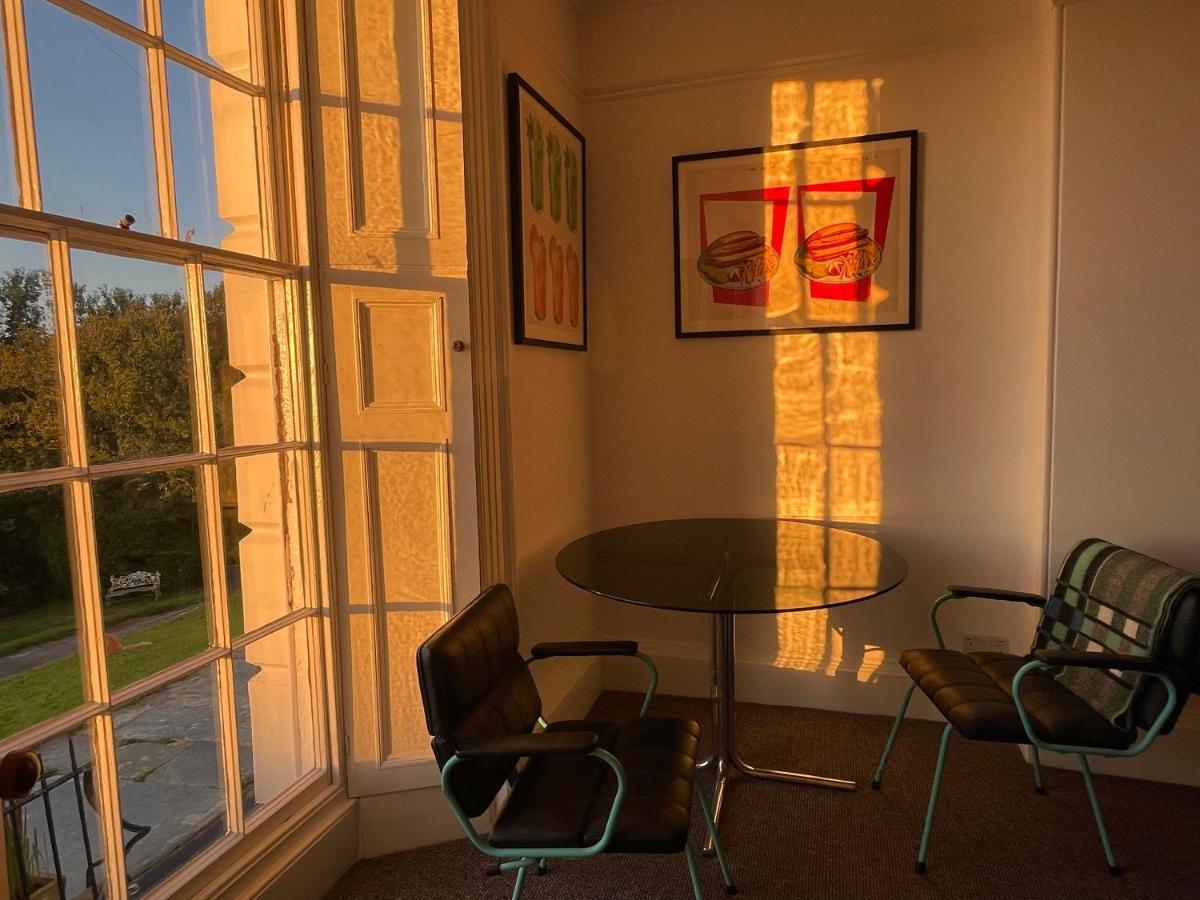 Paramount Apartments Ilfracombe, Arty Seaside Holiday Apartments ภายนอก รูปภาพ