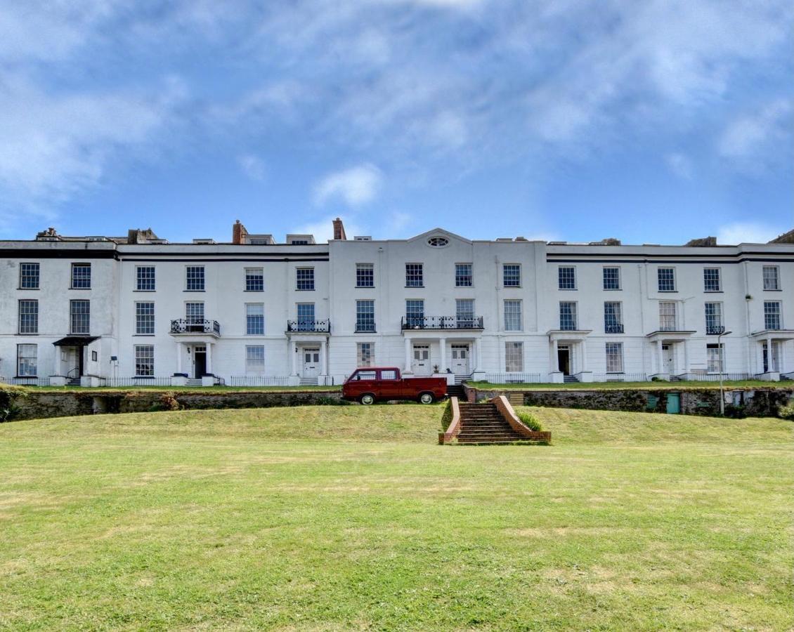 Paramount Apartments Ilfracombe, Arty Seaside Holiday Apartments ภายนอก รูปภาพ