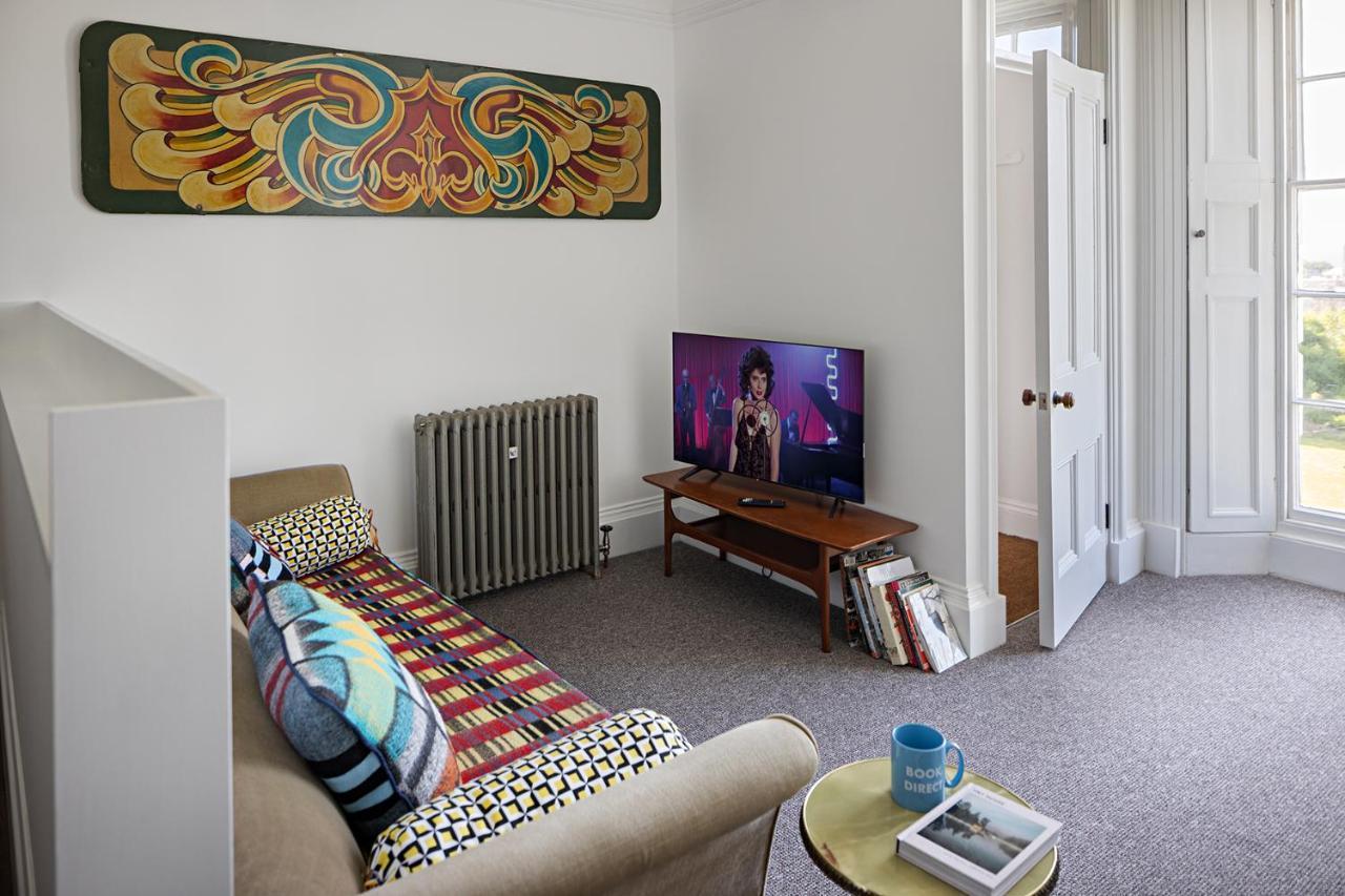 Paramount Apartments Ilfracombe, Arty Seaside Holiday Apartments ภายนอก รูปภาพ