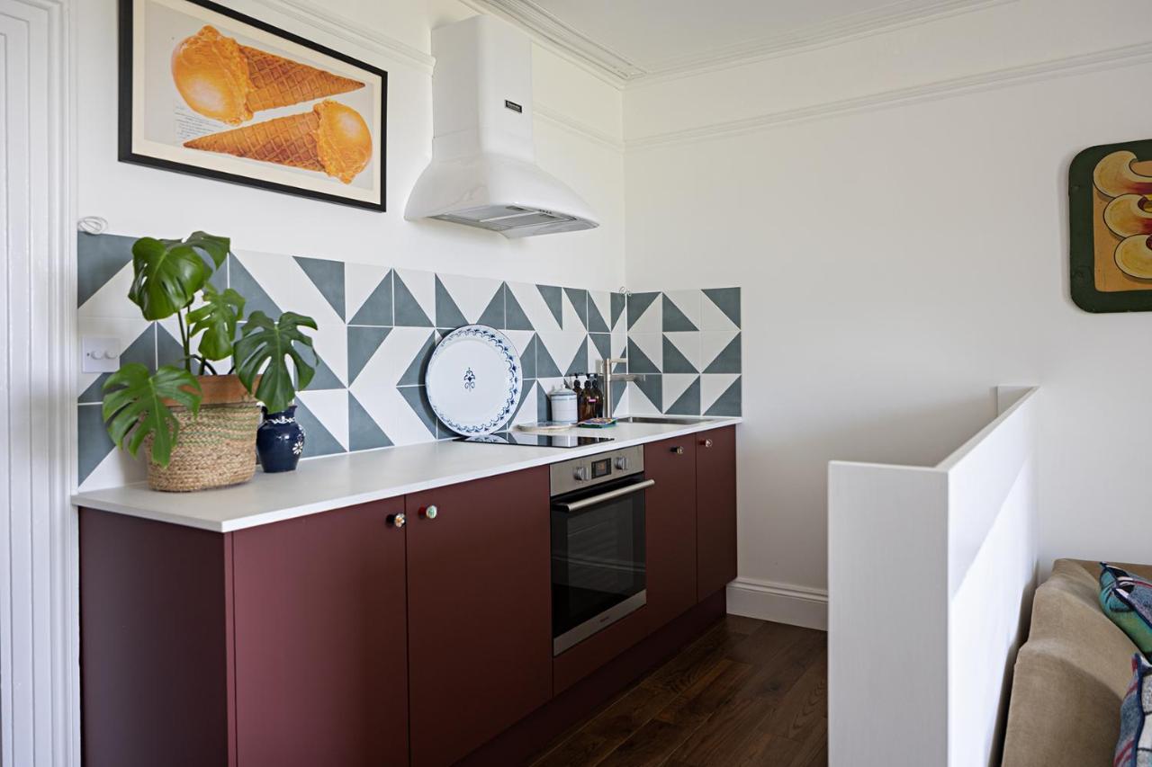 Paramount Apartments Ilfracombe, Arty Seaside Holiday Apartments ภายนอก รูปภาพ