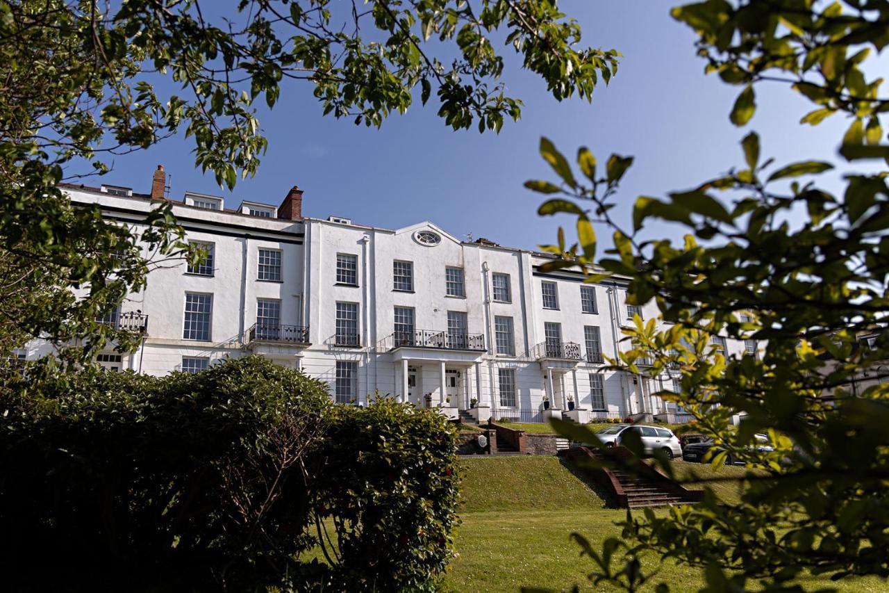 Paramount Apartments Ilfracombe, Arty Seaside Holiday Apartments ภายนอก รูปภาพ