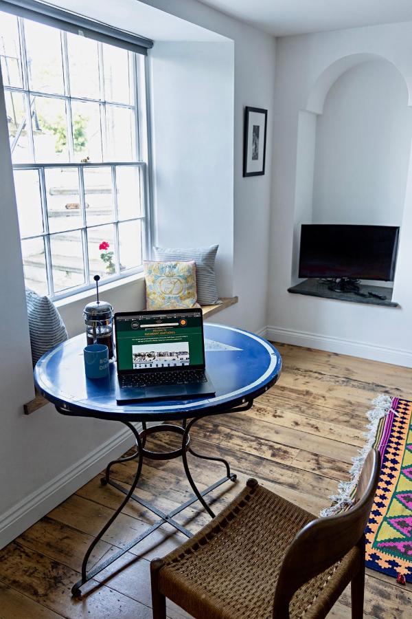 Paramount Apartments Ilfracombe, Arty Seaside Holiday Apartments ภายนอก รูปภาพ
